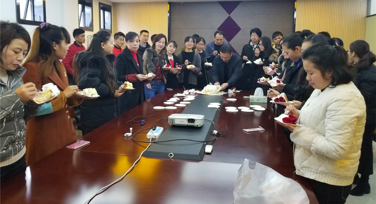 NLC电子控股祝全全国女王节日欢乐！